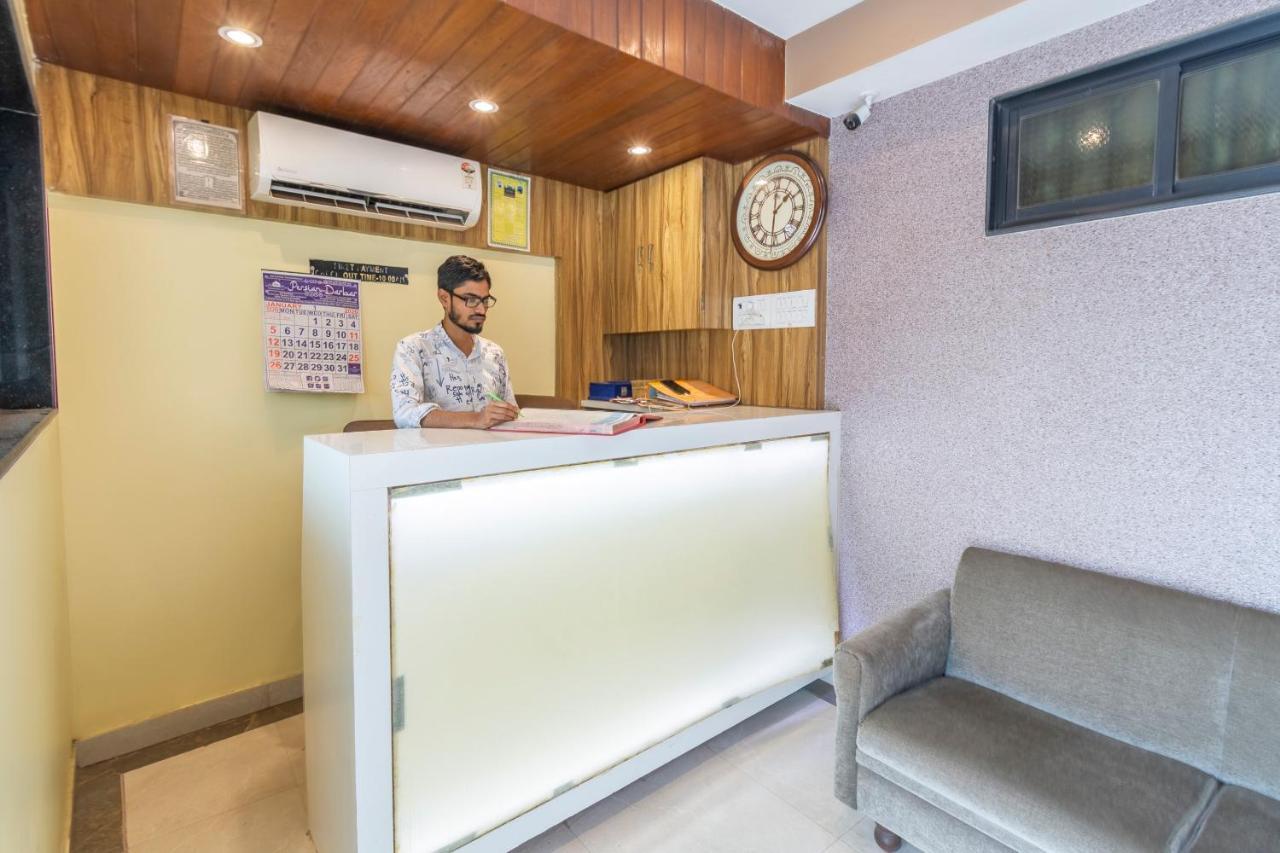 Oyo 69377 Hotel Ruby Mumbai Kültér fotó
